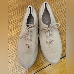 Bloch tap shoes beige leather upper and sole. Size 8 shockwave